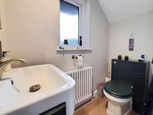 Guest wc- click for photo gallery